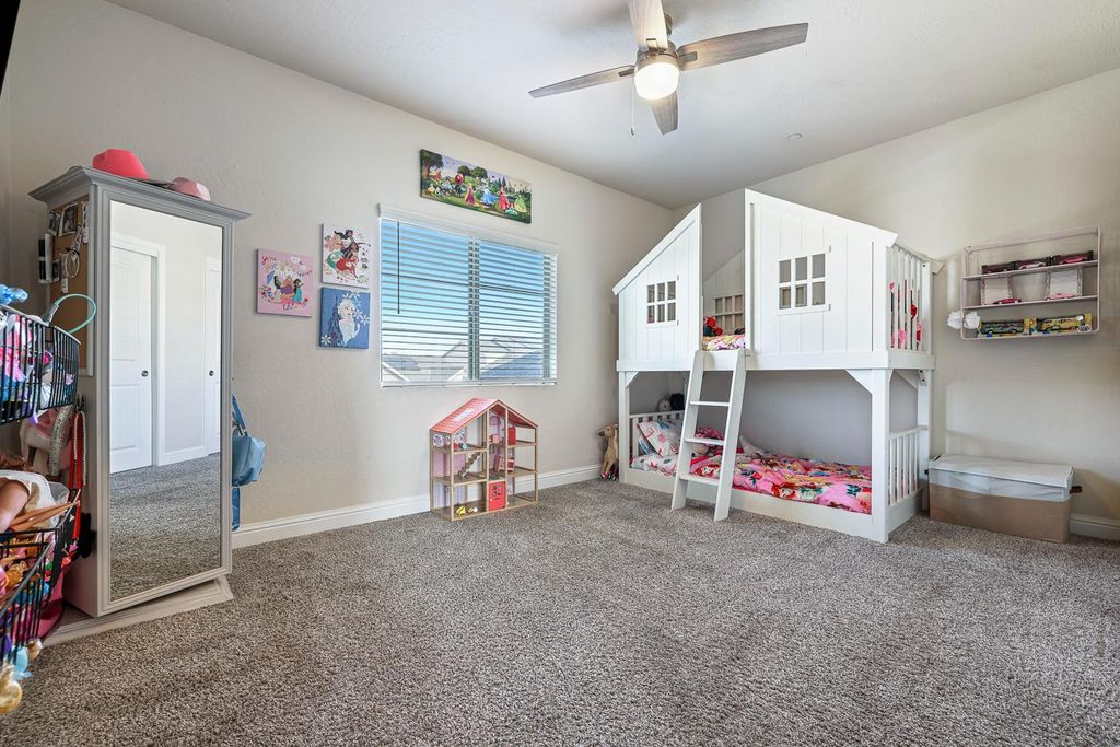 Image 19 of property listing at 6883 E Robinson Avenue, Fresno, CA 93727