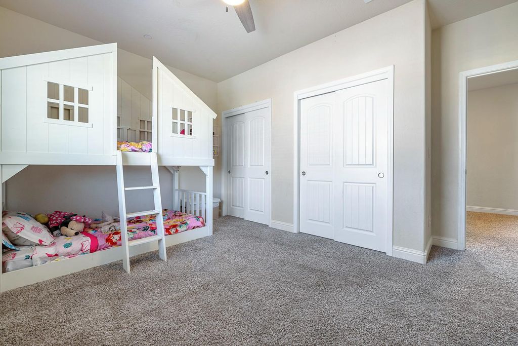 Image 20 of property listing at 6883 E Robinson Avenue, Fresno, CA 93727