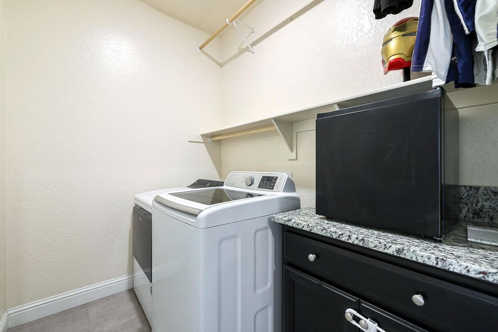 Image 23 of property listing at 6883 E Robinson Avenue, Fresno, CA 93727