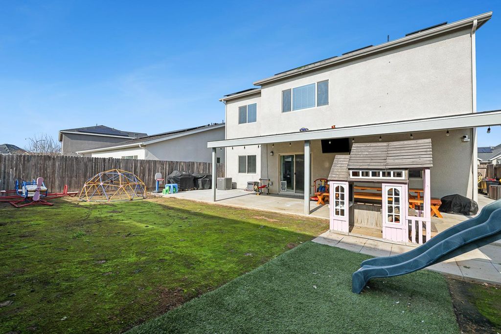 Image 25 of property listing at 6883 E Robinson Avenue, Fresno, CA 93727