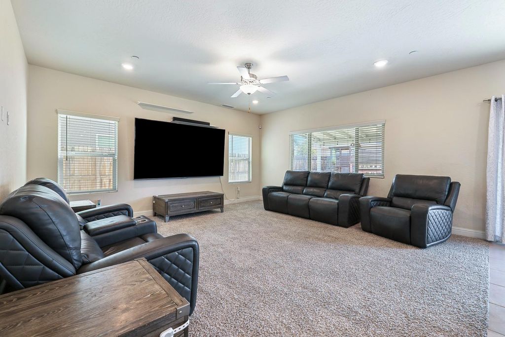 Image 8 of property listing at 6883 E Robinson Avenue, Fresno, CA 93727