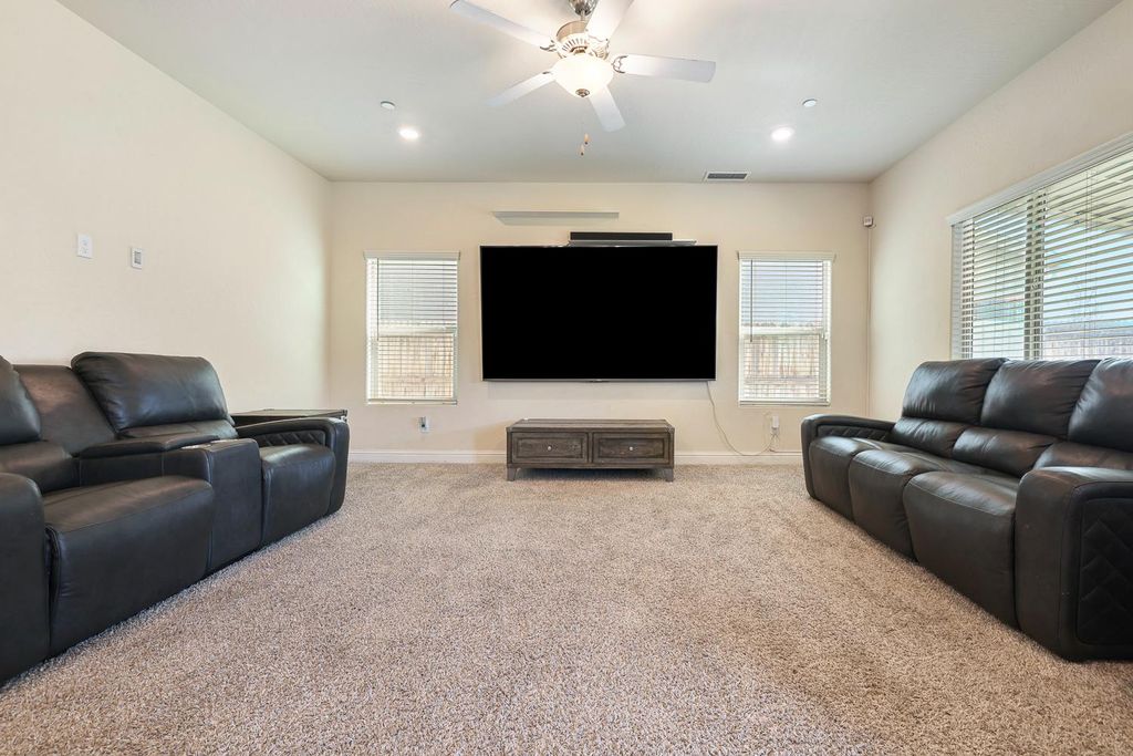 Image 9 of property listing at 6883 E Robinson Avenue, Fresno, CA 93727