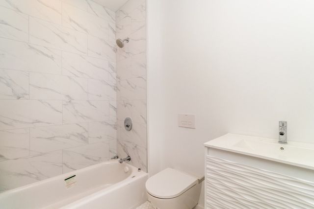 150 Williams 14, Chelsea, MA 02150