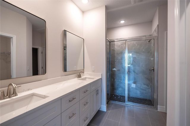 834 N JOANNA AVENUE, Tavares, FL 32778