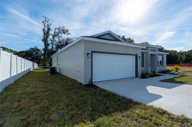 834 N JOANNA AVENUE, Tavares, FL 32778