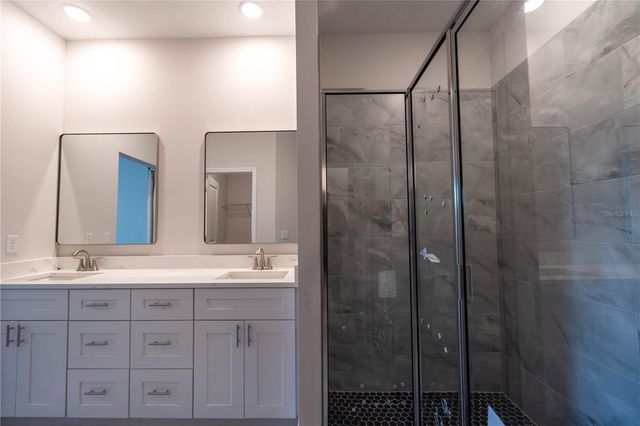 834 N JOANNA AVENUE, Tavares, FL 32778