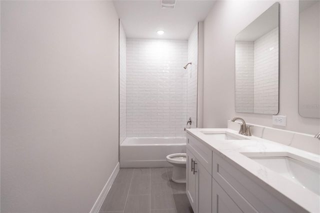 834 N JOANNA AVENUE, Tavares, FL 32778