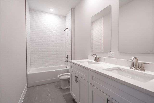 834 N JOANNA AVENUE, Tavares, FL 32778