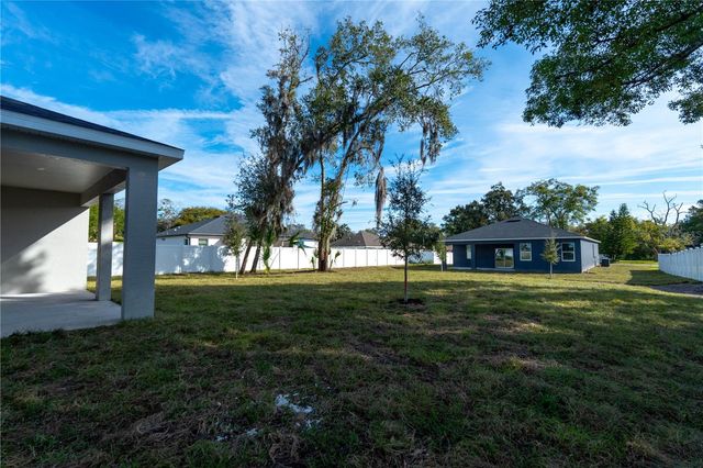 834 N JOANNA AVENUE, Tavares, FL 32778