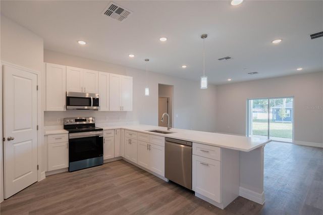 834 N JOANNA AVENUE, Tavares, FL 32778