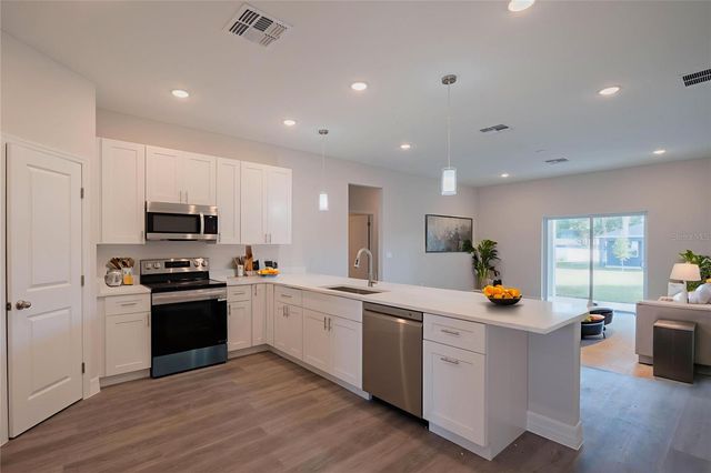 834 N JOANNA AVENUE, Tavares, FL 32778