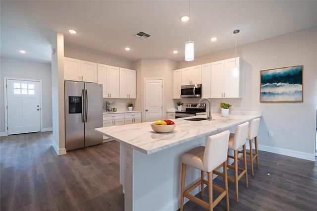 834 N JOANNA AVENUE, Tavares, FL 32778