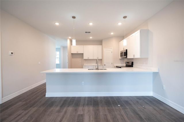 834 N JOANNA AVENUE, Tavares, FL 32778