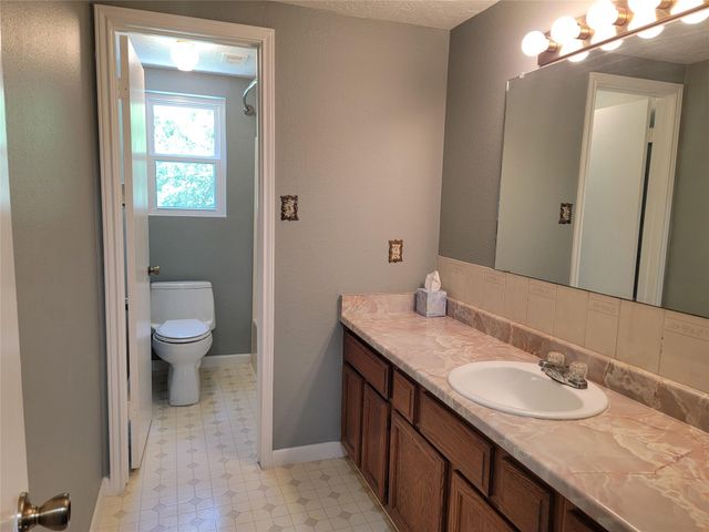 512 County Road 337, Cleveland, TX 77327