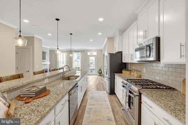 45210 LETTERMORE SQ, Sterling, VA 20166