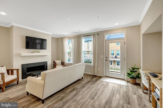 45210 LETTERMORE SQ, Sterling, VA 20166
