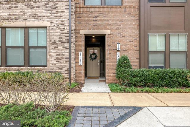 45210 LETTERMORE SQ, Sterling, VA 20166