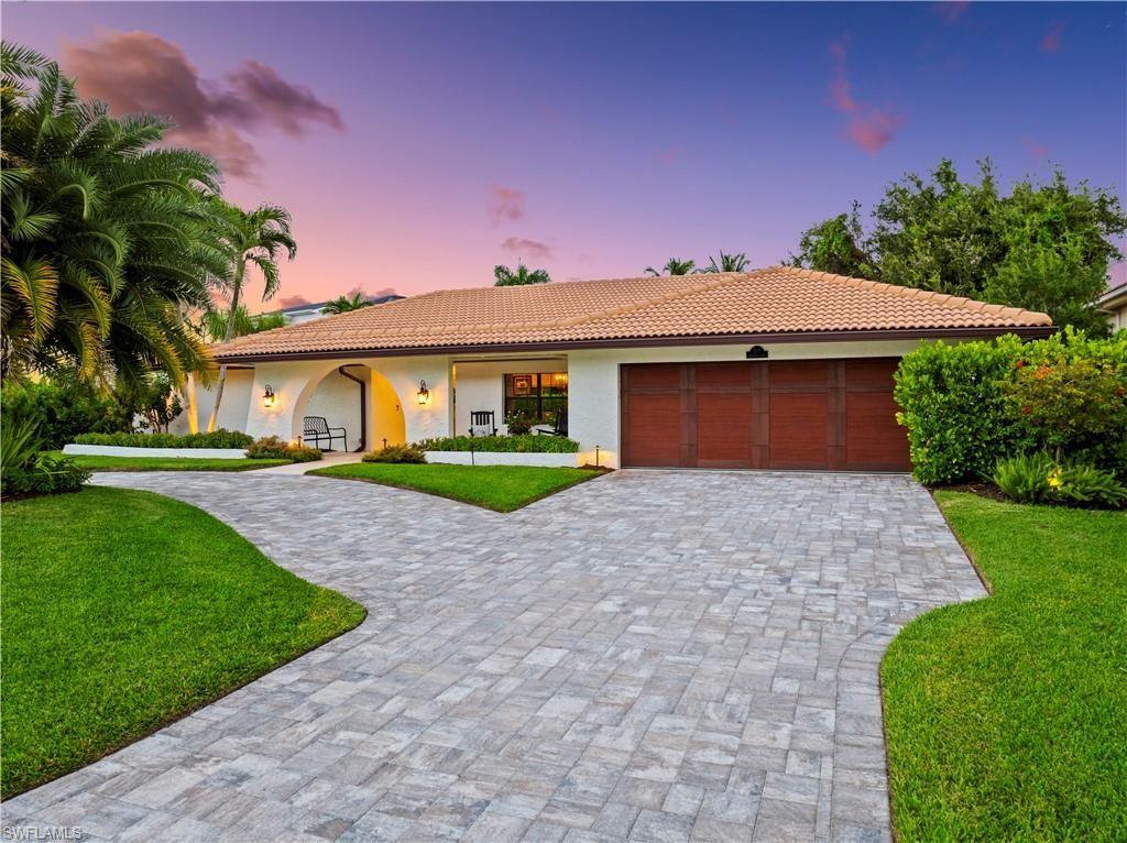 517 Parkwood LN, Naples, FL 34103