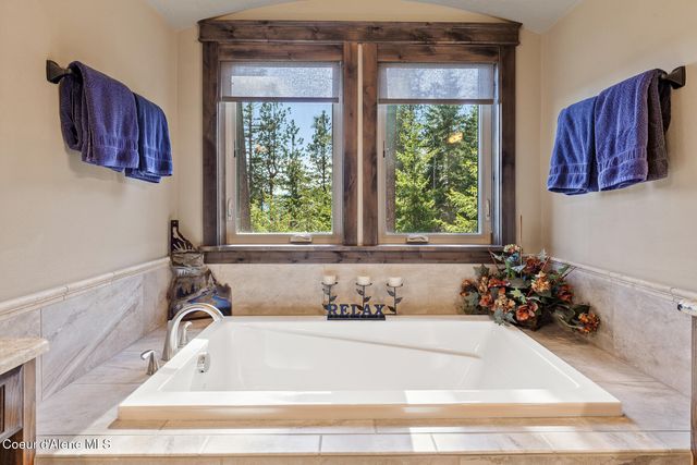 1122 S FOUR WINDS RD, Coeur D'alene, ID 83814