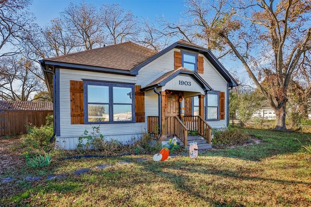 1903 N Weaver Street, Gainesville, TX 76240