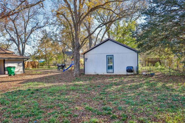 1903 N Weaver Street, Gainesville, TX 76240