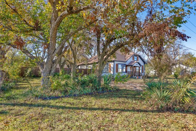 1903 N Weaver Street, Gainesville, TX 76240