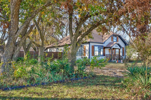 1903 N Weaver Street, Gainesville, TX 76240