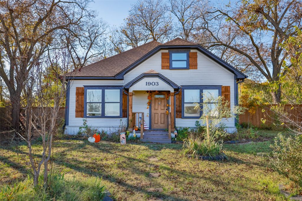 1903 N Weaver Street, Gainesville, TX 76240