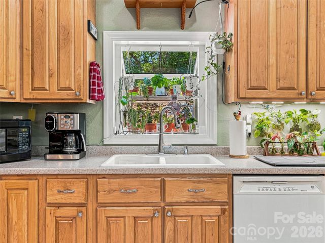 524 Lookout Drive, Pisgah Forest, NC 28768