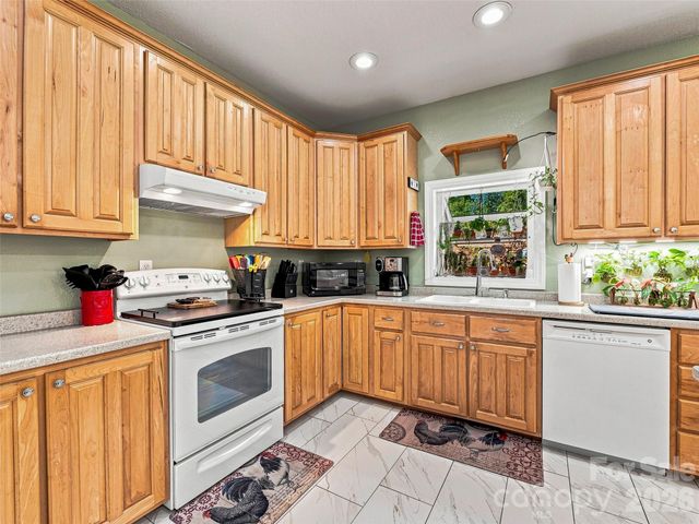 524 Lookout Drive, Pisgah Forest, NC 28768
