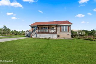 210 Pine Ridge Drive, Waveland, MS 39576