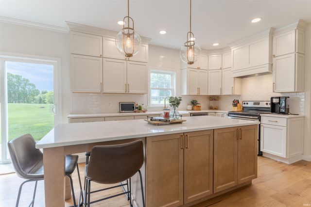 6555 Oakland Court, Newburgh, IN 47630