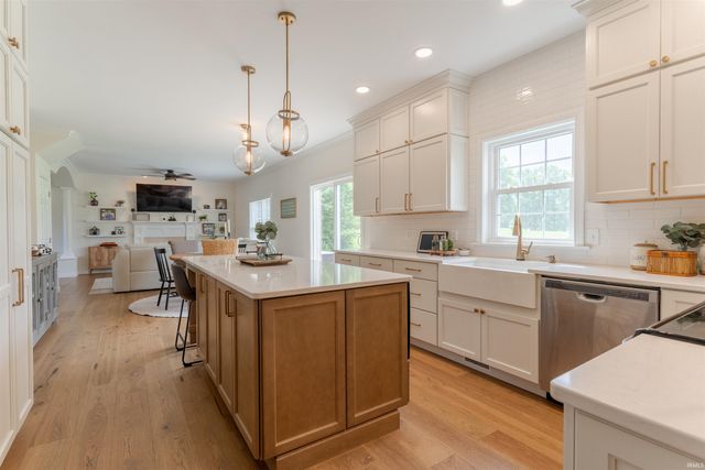 6555 Oakland Court, Newburgh, IN 47630