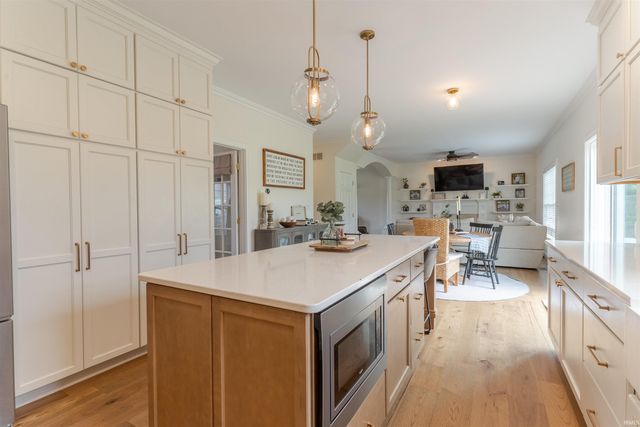 6555 Oakland Court, Newburgh, IN 47630