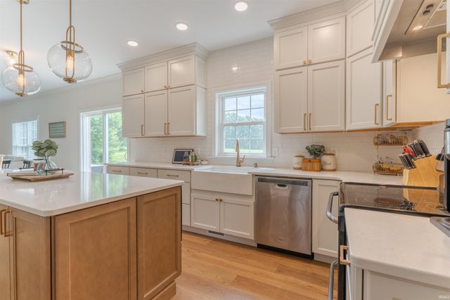 6555 Oakland Court, Newburgh, IN 47630