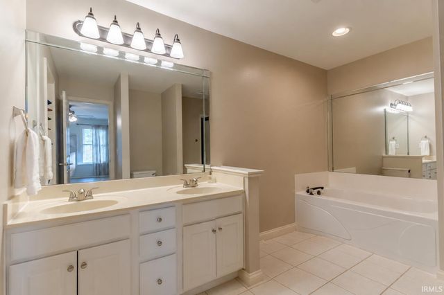 6555 Oakland Court, Newburgh, IN 47630