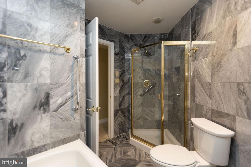 Image 18 of property listing at 3801 CANTERBURY RD #816, Baltimore, MD 21218
