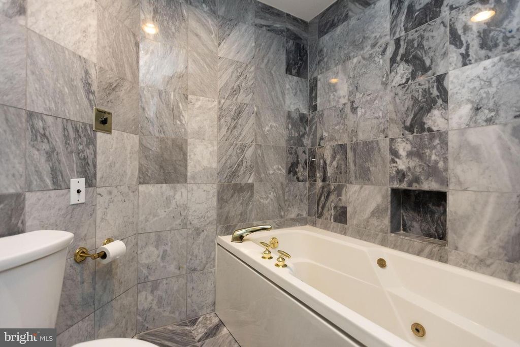 Image 19 of property listing at 3801 CANTERBURY RD #816, Baltimore, MD 21218