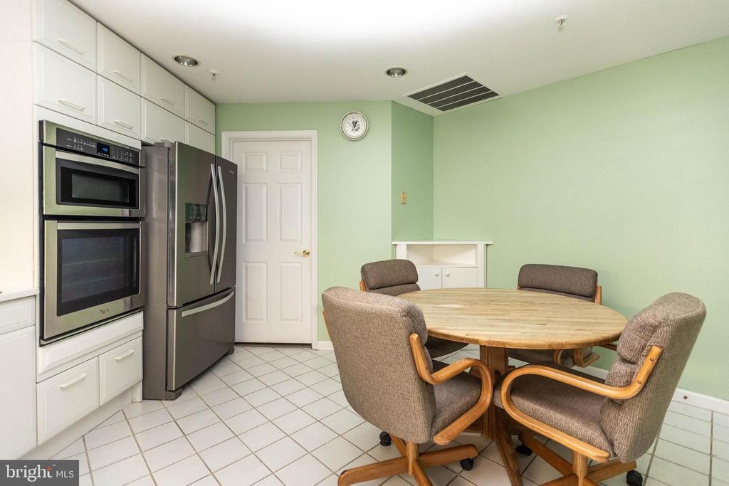 Image 24 of property listing at 3801 CANTERBURY RD #816, Baltimore, MD 21218