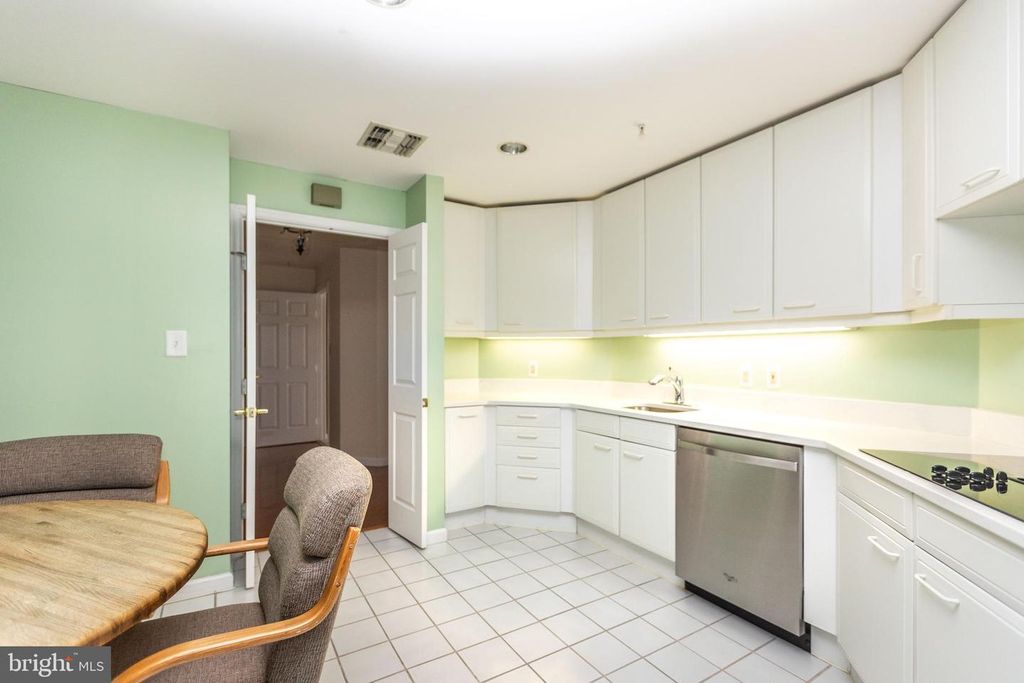 Image 25 of property listing at 3801 CANTERBURY RD #816, Baltimore, MD 21218