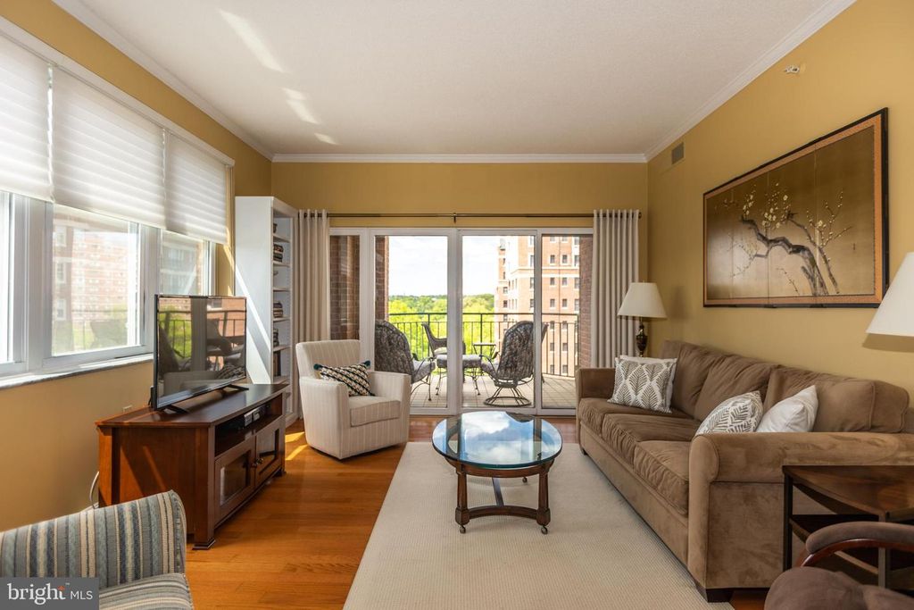 Image 6 of property listing at 3801 CANTERBURY RD #816, Baltimore, MD 21218