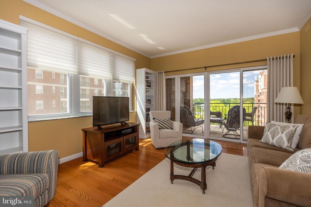 Image 7 of property listing at 3801 CANTERBURY RD #816, Baltimore, MD 21218