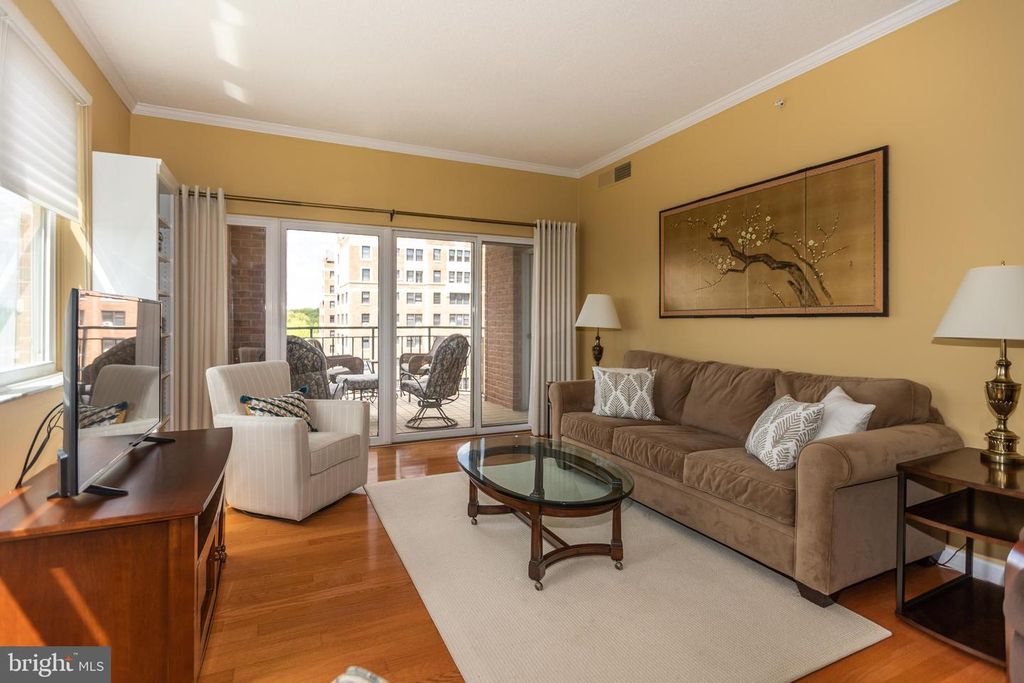 Image 8 of property listing at 3801 CANTERBURY RD #816, Baltimore, MD 21218
