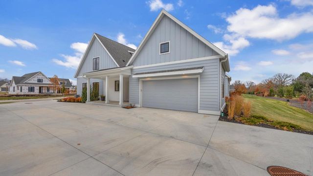 513 Meadow CIRCLE E, Kohler, WI 53044