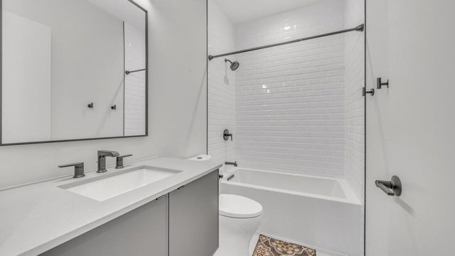 513 Meadow CIRCLE E, Kohler, WI 53044