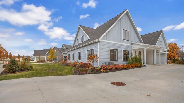 513 Meadow CIRCLE E, Kohler, WI 53044