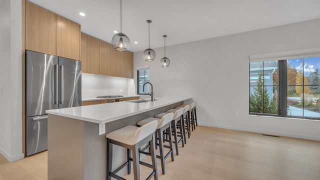 513 Meadow CIRCLE E, Kohler, WI 53044