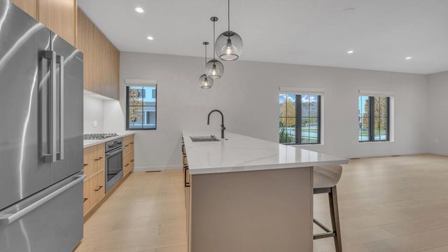 513 Meadow CIRCLE E, Kohler, WI 53044