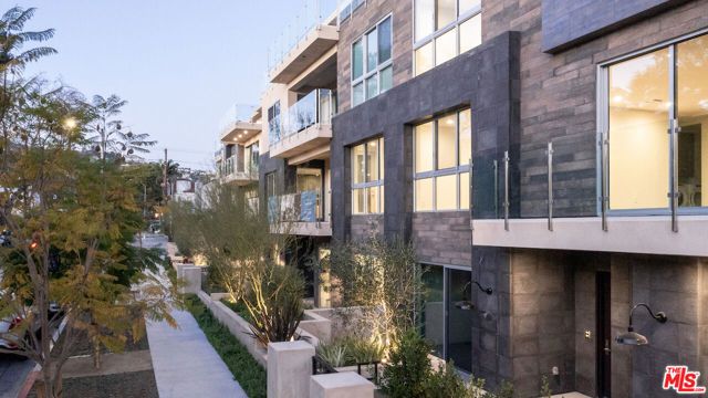 728 N Sweetzer Avenue 308, Los Angeles, CA 90069