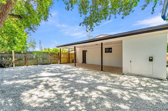 3300 SW 40th Avenue, West Park, FL 33023